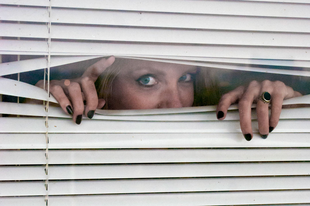 Hanneke-hiding Hanneke-hiding